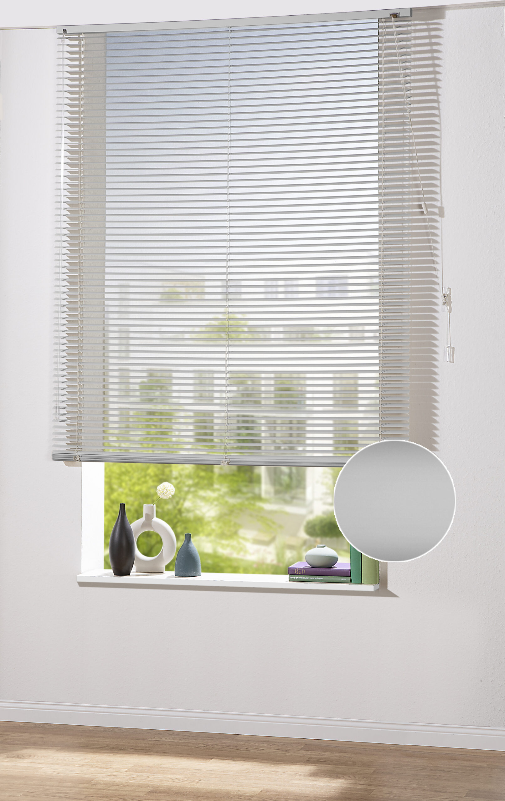 Alujalousie am Fenster